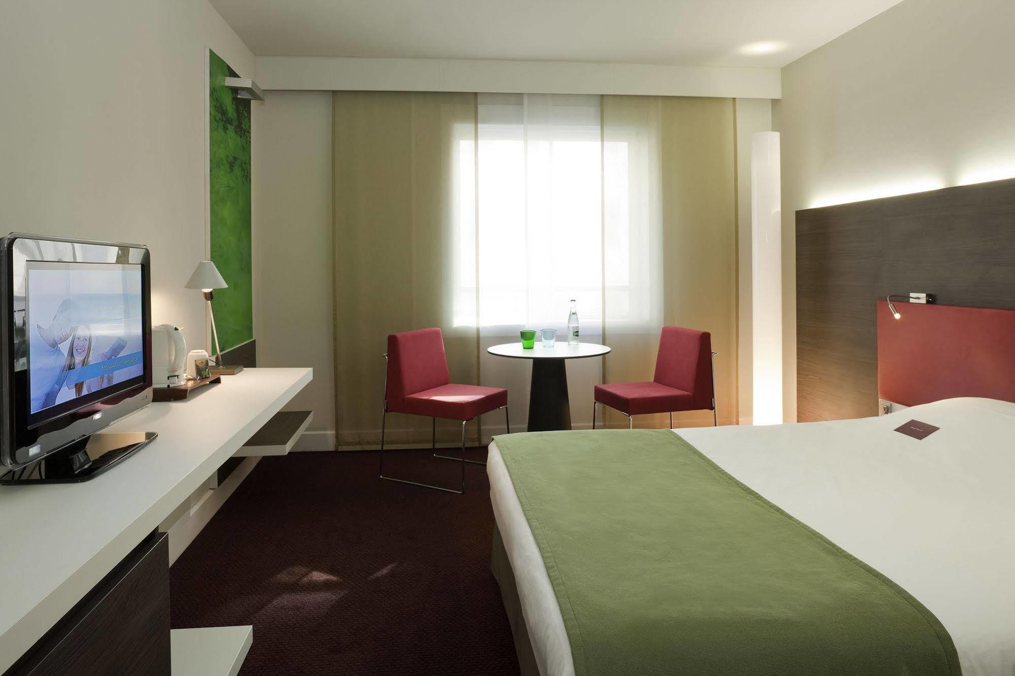 Mercure Paris la Défense Grande Arche Nanterre Exterior foto